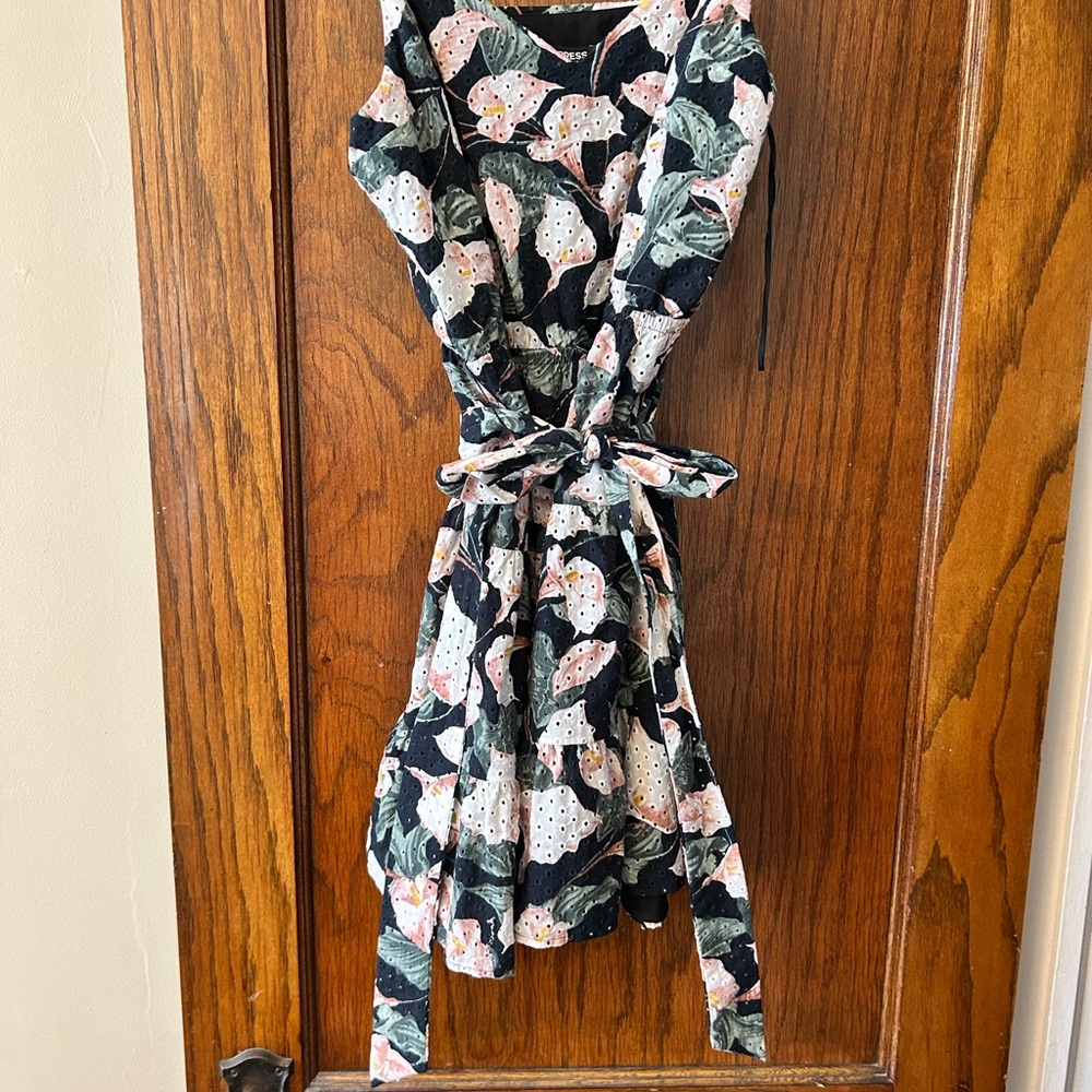 Express Floral Textured Dress - Picture 4 of 6